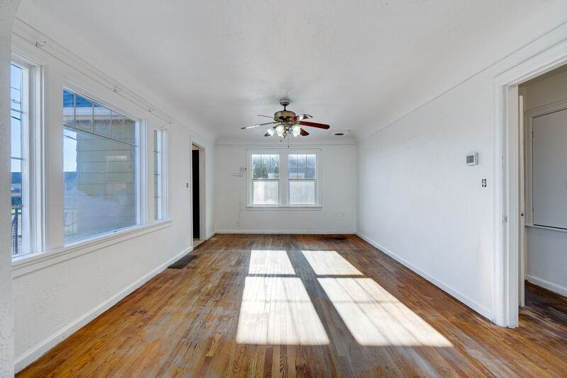 1137 Se Uglow Ave - Photo 3 of 45