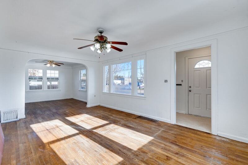 1137 Se Uglow Ave - Photo 5 of 45