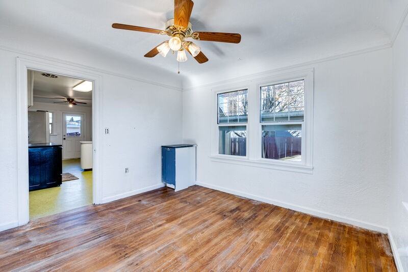 1137 Se Uglow Ave - Photo 7 of 45