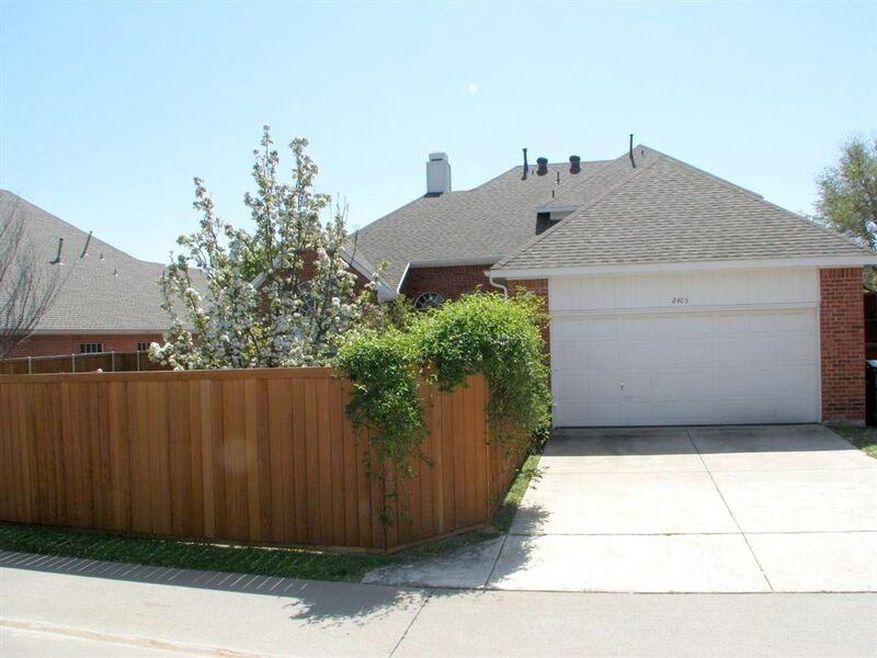 2405 Hopkins Dr - Photo 2 of 25