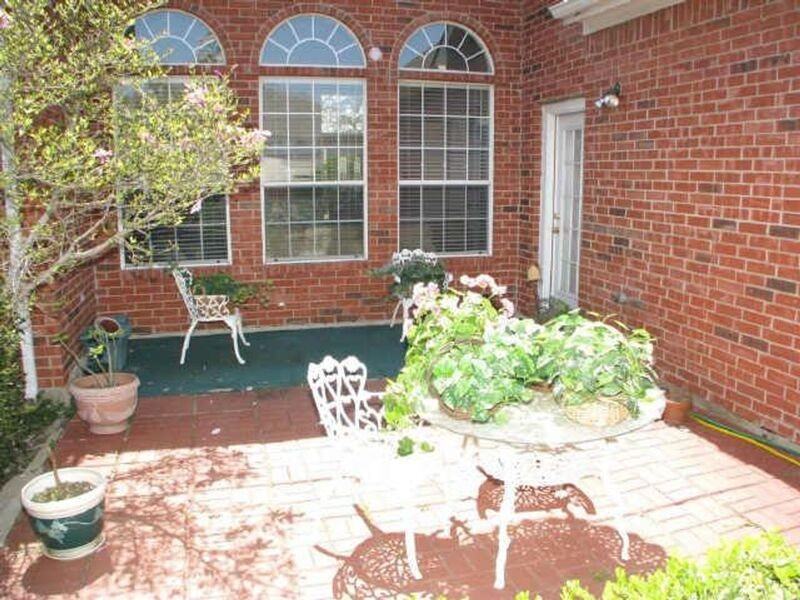 2405 Hopkins Dr - Photo 5 of 25