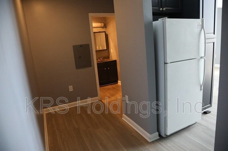 1411 Bainbridge St - Photo 7 of 10