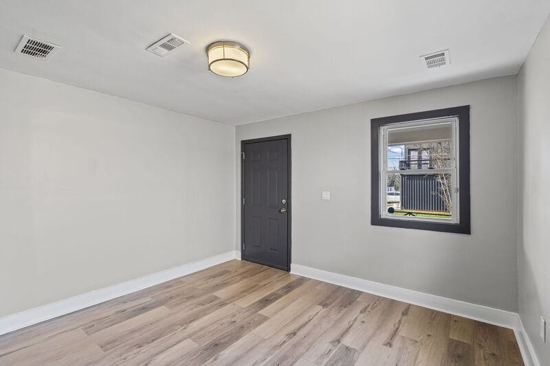 934 Garibaldi St Sw - Photo 6 of 20