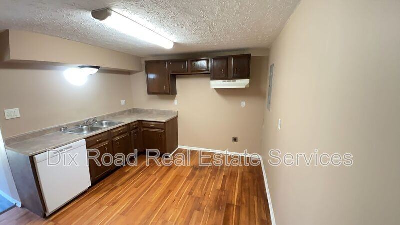 1920 Harvard St - Photo 6 of 14