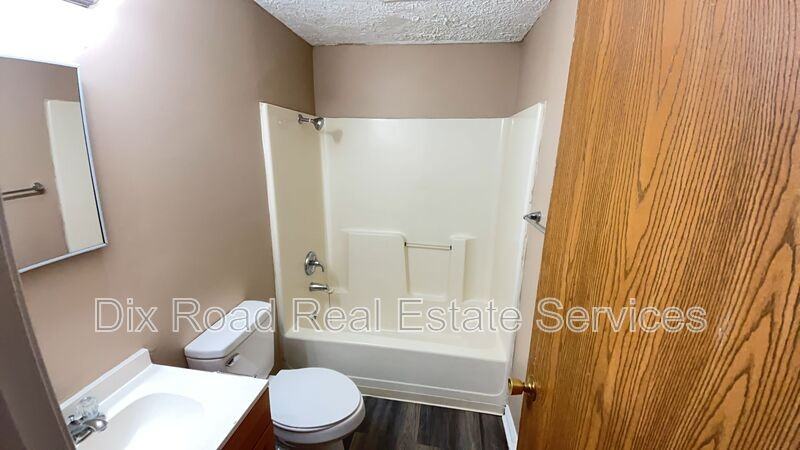 1920 Harvard St - Photo 7 of 14