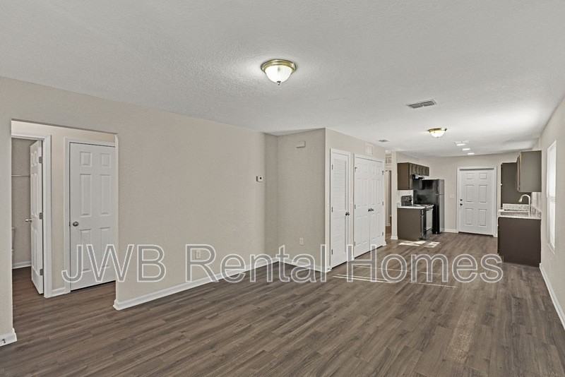 2327 Janette St - Photo 5 of 16