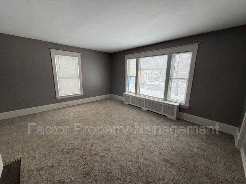 315 E Cherry St - Photo 2 of 13