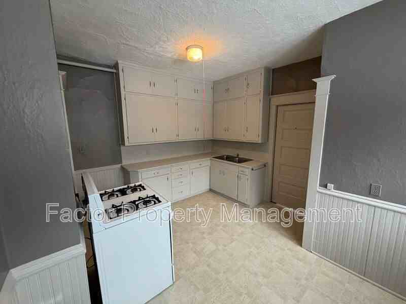 315 E Cherry St - Photo 6 of 13