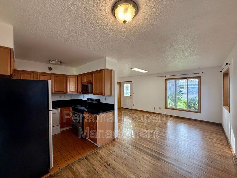 7614 Indiana St - Photo 3 of 15