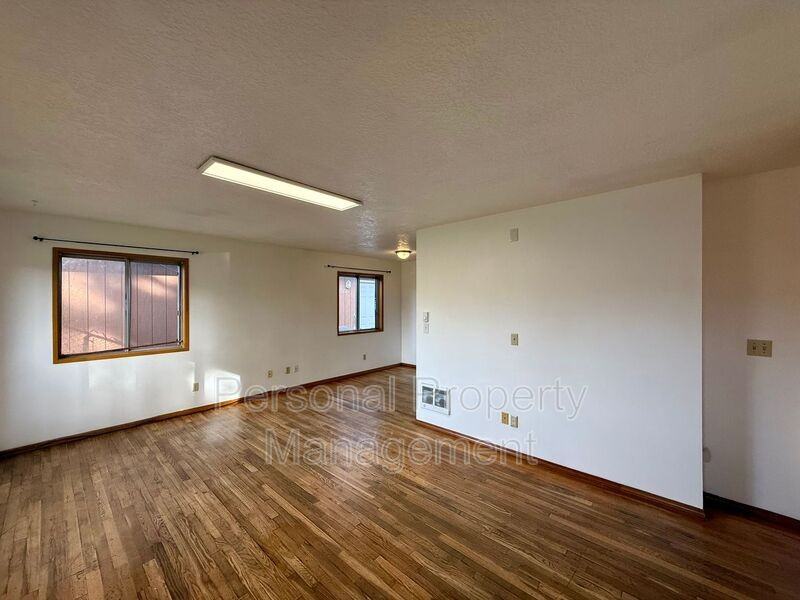 7614 Indiana St - Photo 4 of 15