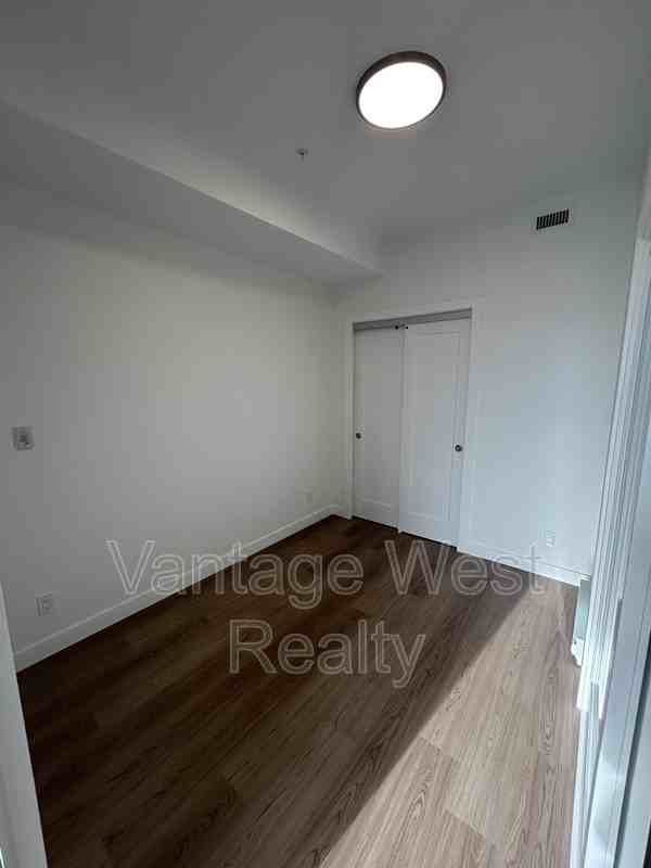 1312 Pridham Ave - Photo 4 of 10