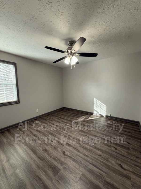 3120 Creekwood Dr - Photo 4 of 6