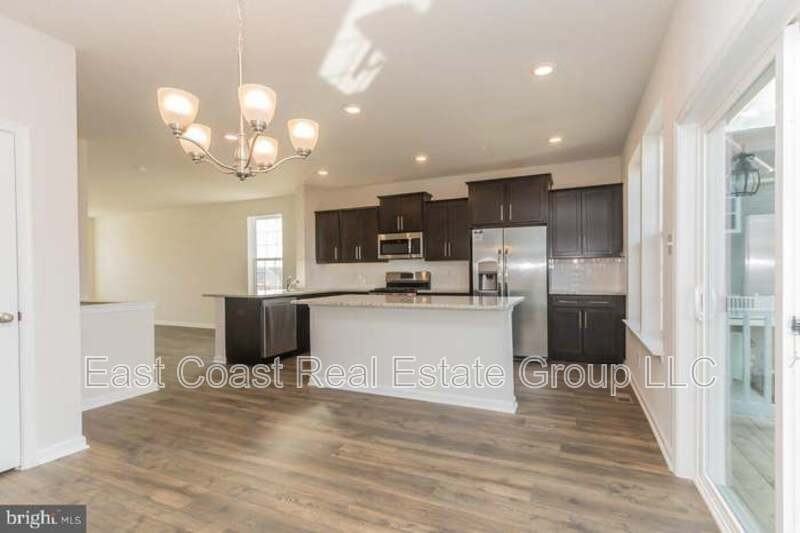 5123 Ironsides Dr - Photo 3 of 13