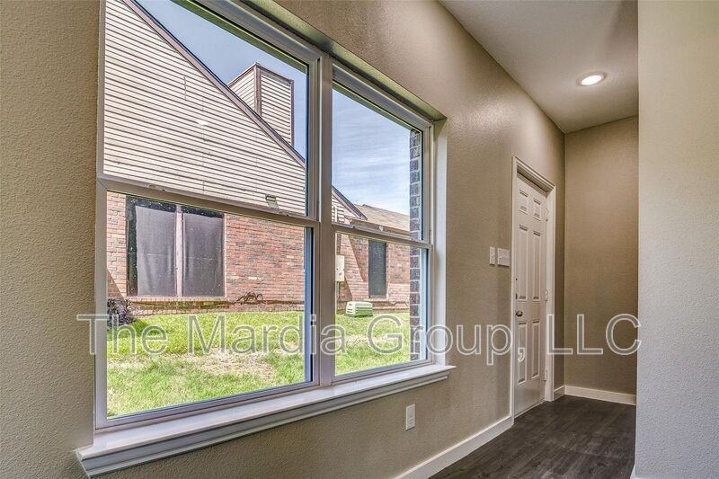 1110 Woburn Dr - Photo 5 of 37