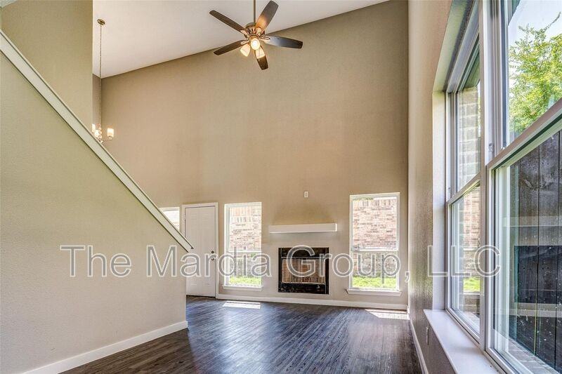 1110 Woburn Dr - Photo 6 of 37