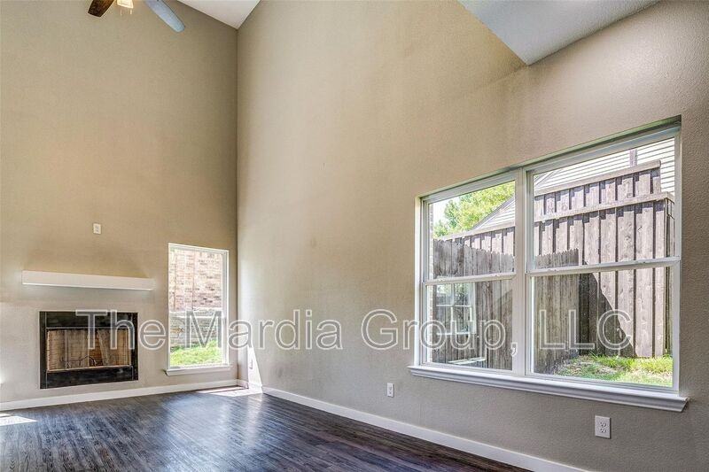 1110 Woburn Dr - Photo 7 of 37