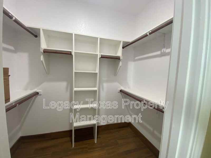 103 Sabine Ave - Photo 2 of 28