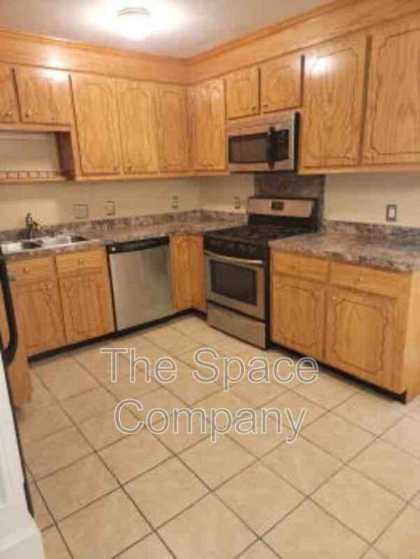 995 King St #B - Photo 4 of 12