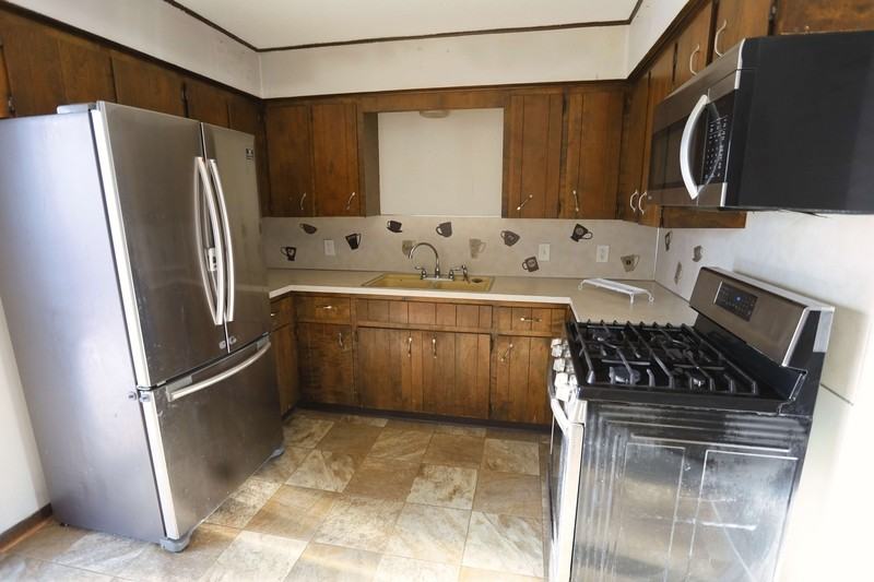 2132 Shangrai La Dr Se - Photo 2 of 10