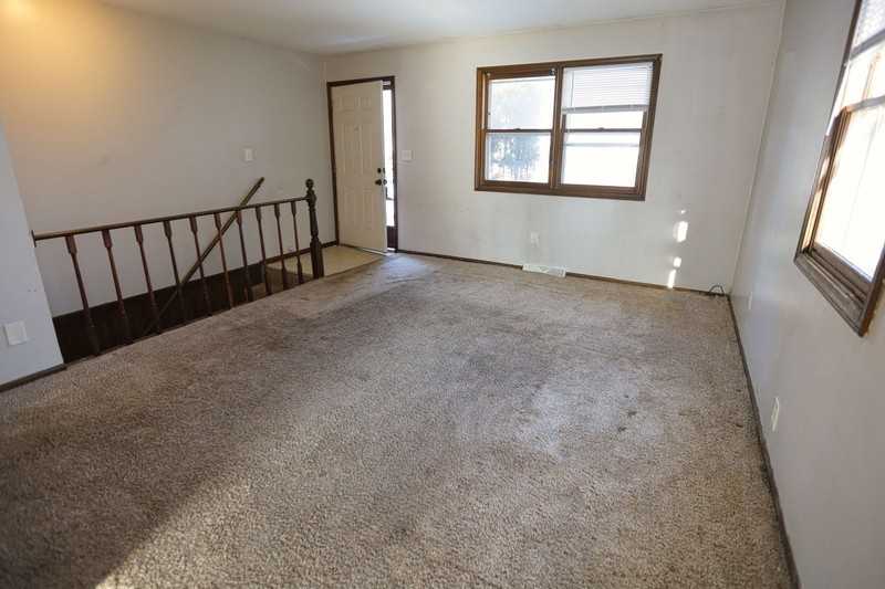 2132 Shangrai La Dr Se - Photo 3 of 10