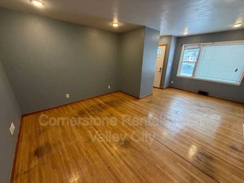 615 10th Ave Sw - Photo 2 of 13