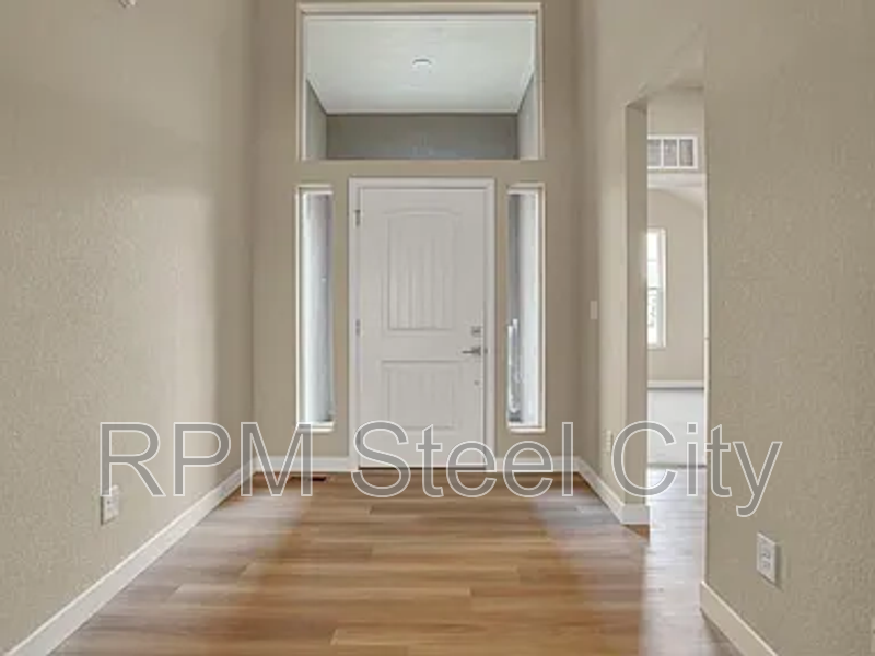 753 S Laurue Dr - Photo 3 of 38