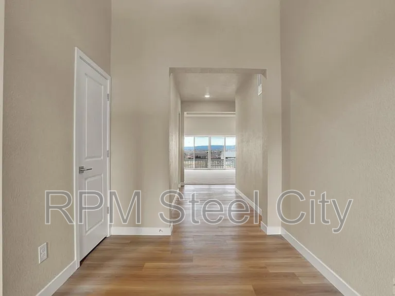 753 S Laurue Dr - Photo 4 of 38