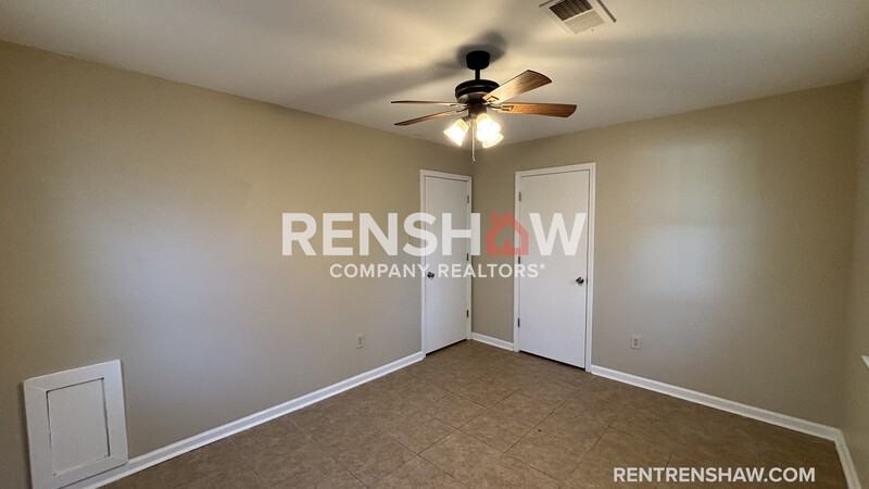 3226 Lyndale Ave - Photo 4 of 15