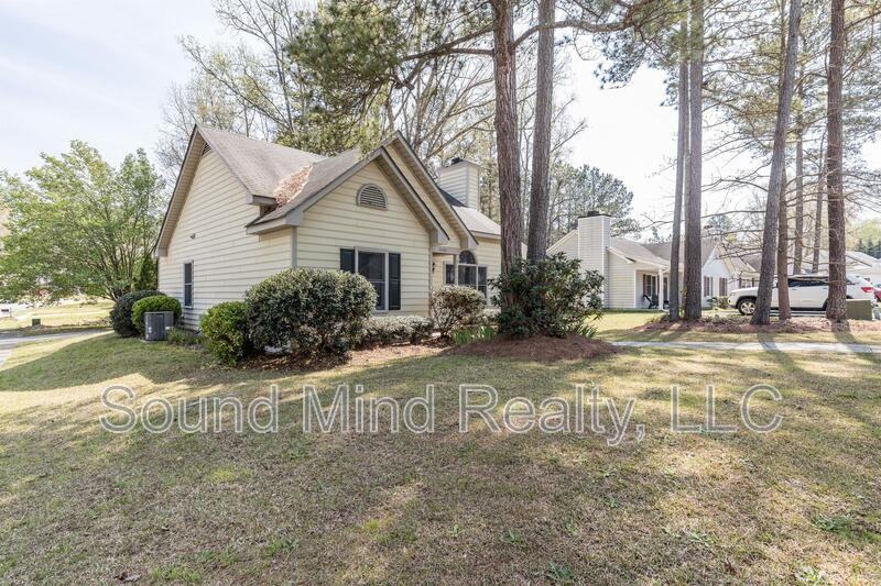 2145 Tanglewood Rd - Photo 2 of 28