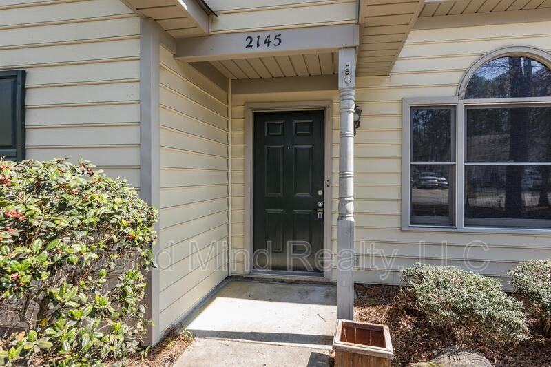 2145 Tanglewood Rd - Photo 4 of 28