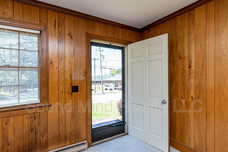 207 S Alston St - Photo 4 of 50