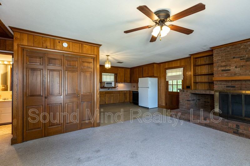 207 S Alston St - Photo 5 of 50