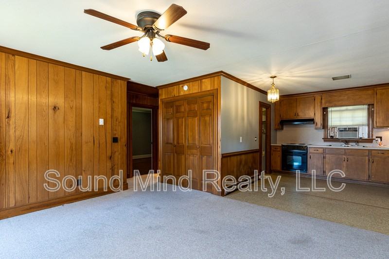 207 S Alston St - Photo 6 of 50