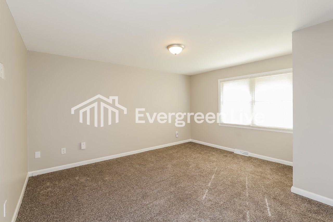 4719 Nw Fisk - Photo 2 of 15