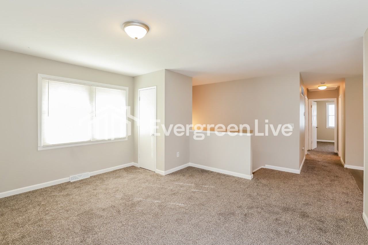 4719 Nw Fisk - Photo 3 of 15