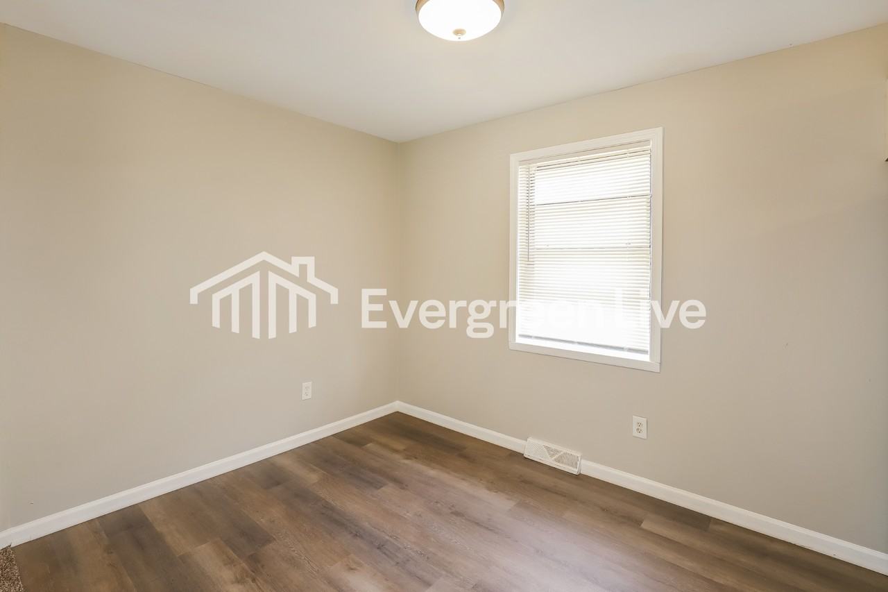 4719 Nw Fisk - Photo 4 of 15