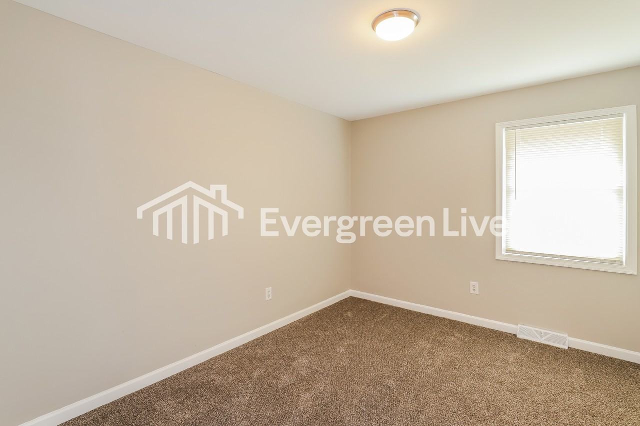 4719 Nw Fisk - Photo 7 of 15