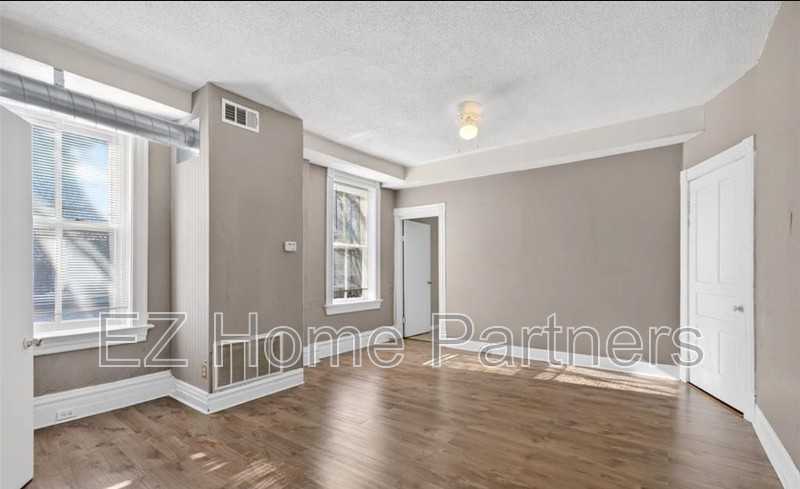 3005 S Compton Ave - Photo 2 of 18