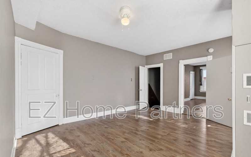 3005 S Compton Ave - Photo 3 of 18