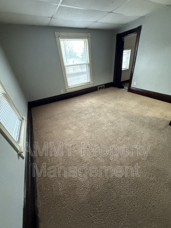 723 W 1st St - Photo 4 of 13