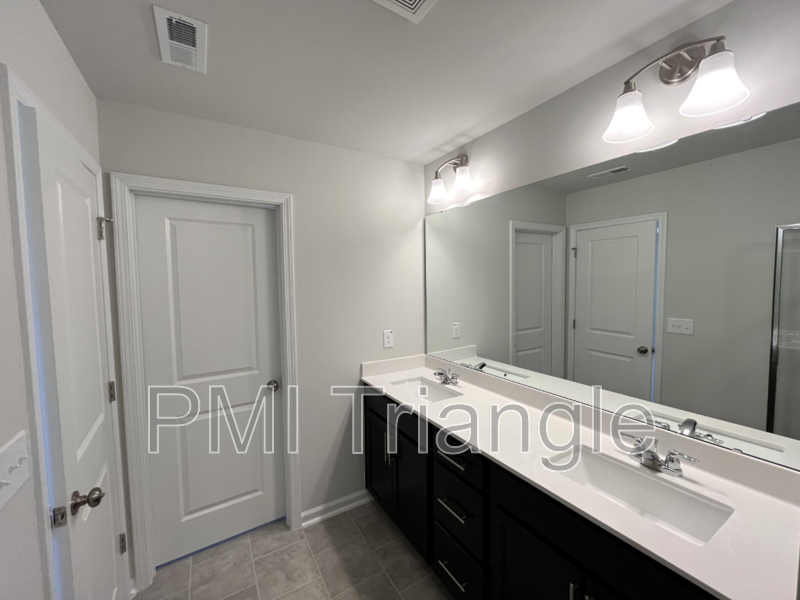 1615 Singing Bird Trl - Photo 3 of 20