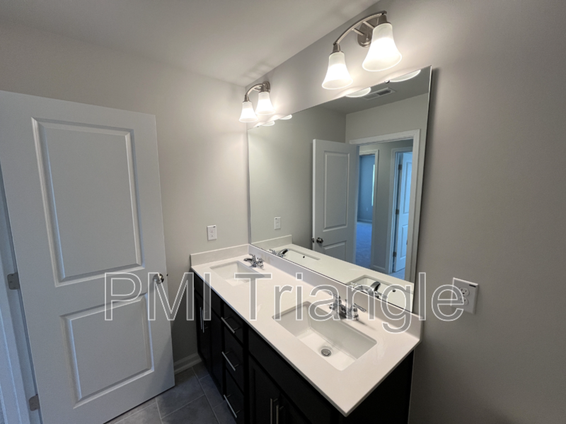 1615 Singing Bird Trl - Photo 6 of 20