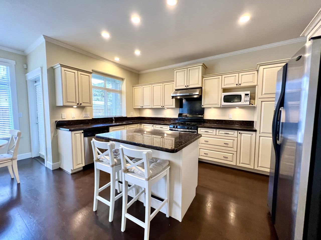 3575 Semlin Drive - Photo 5 of 18