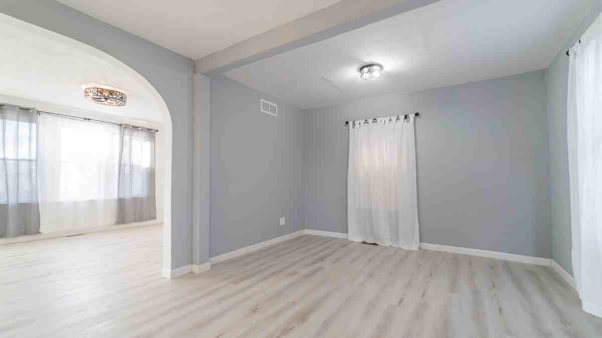 115 N Porter St - Photo 5 of 7