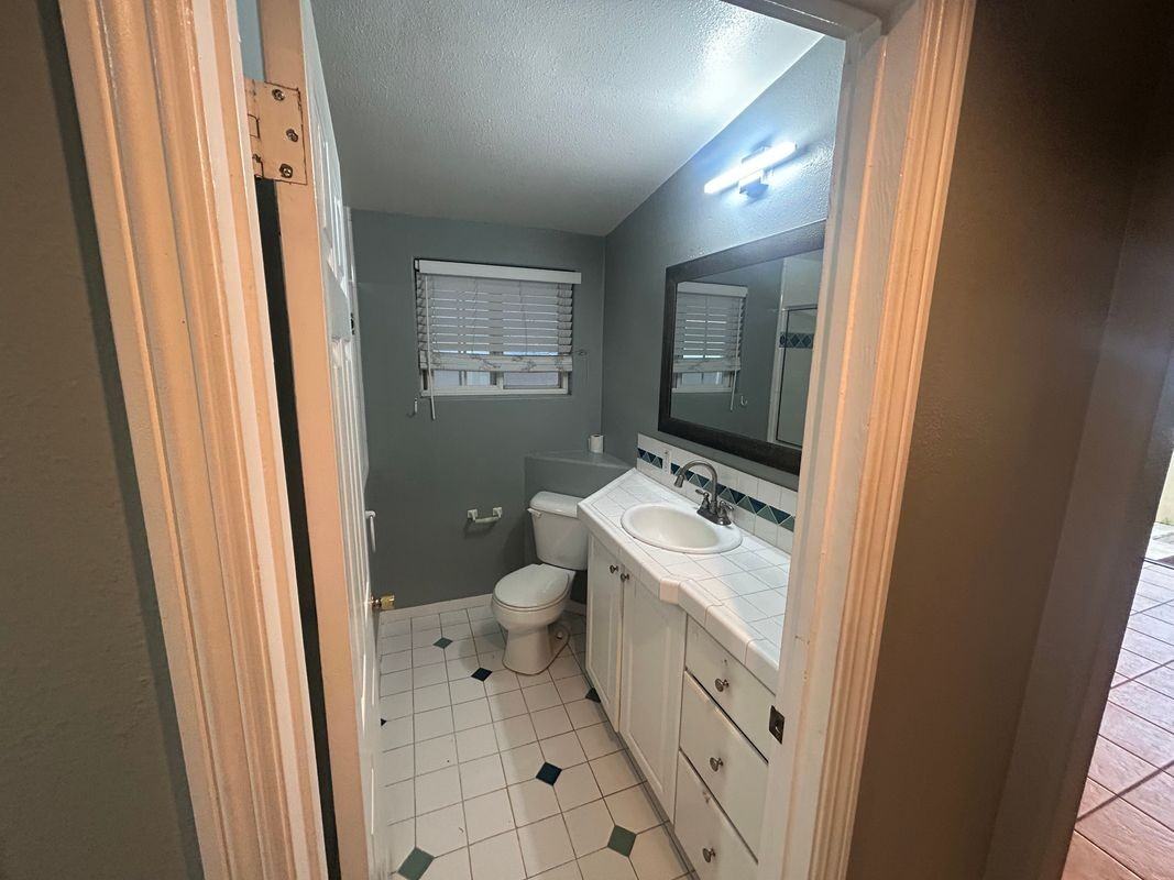 206 Fern St - Photo 2 of 4