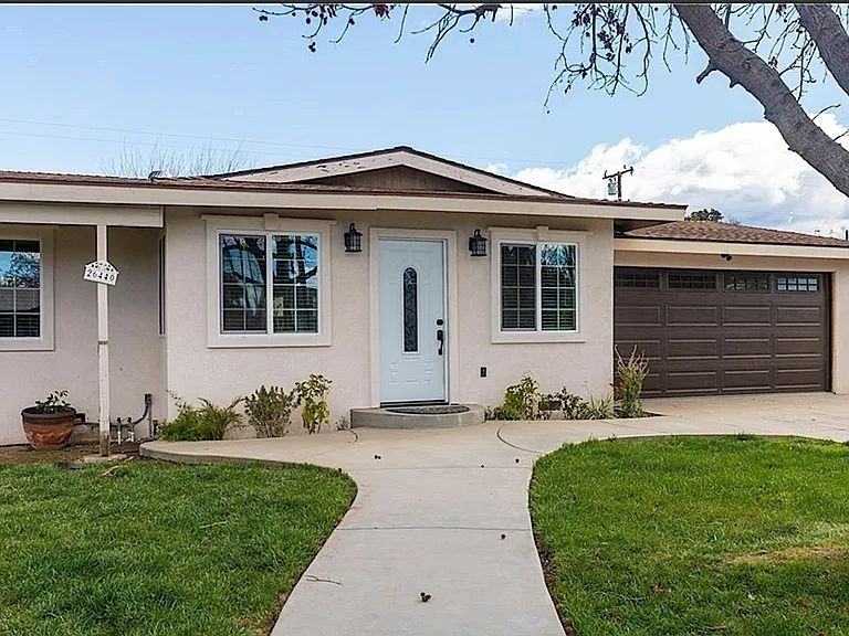 26440 Plymouth St - Photo 4 of 13