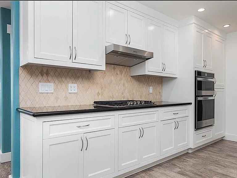 26440 Plymouth St - Photo 5 of 13