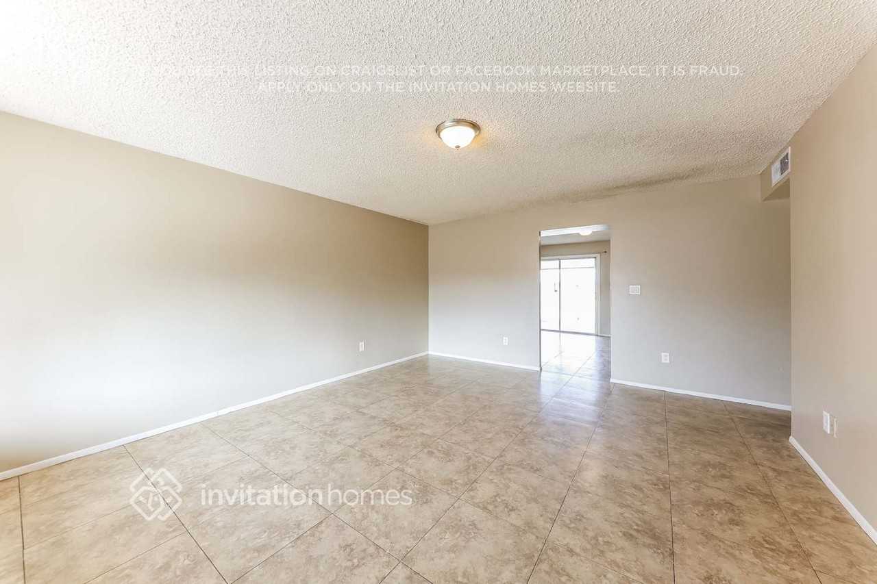 3502 W Voltaire Ave - Photo 3 of 17