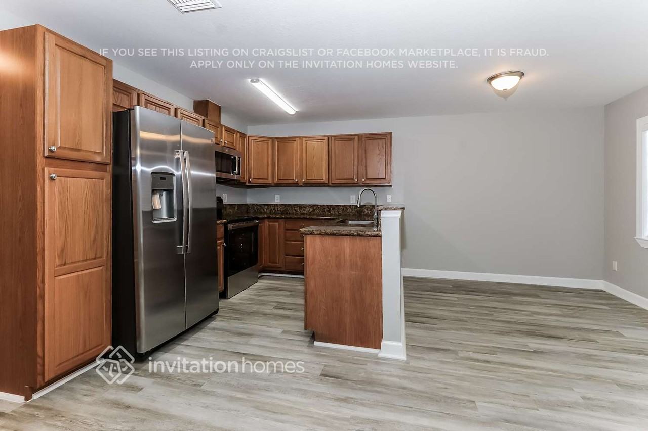 172 Carol Susan Ln - Photo 7 of 18