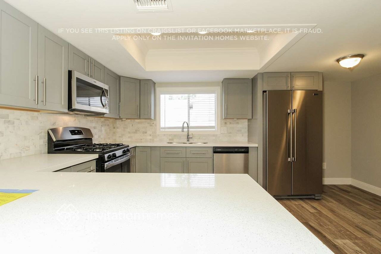 15830 N 59th Dr - Photo 5 of 16